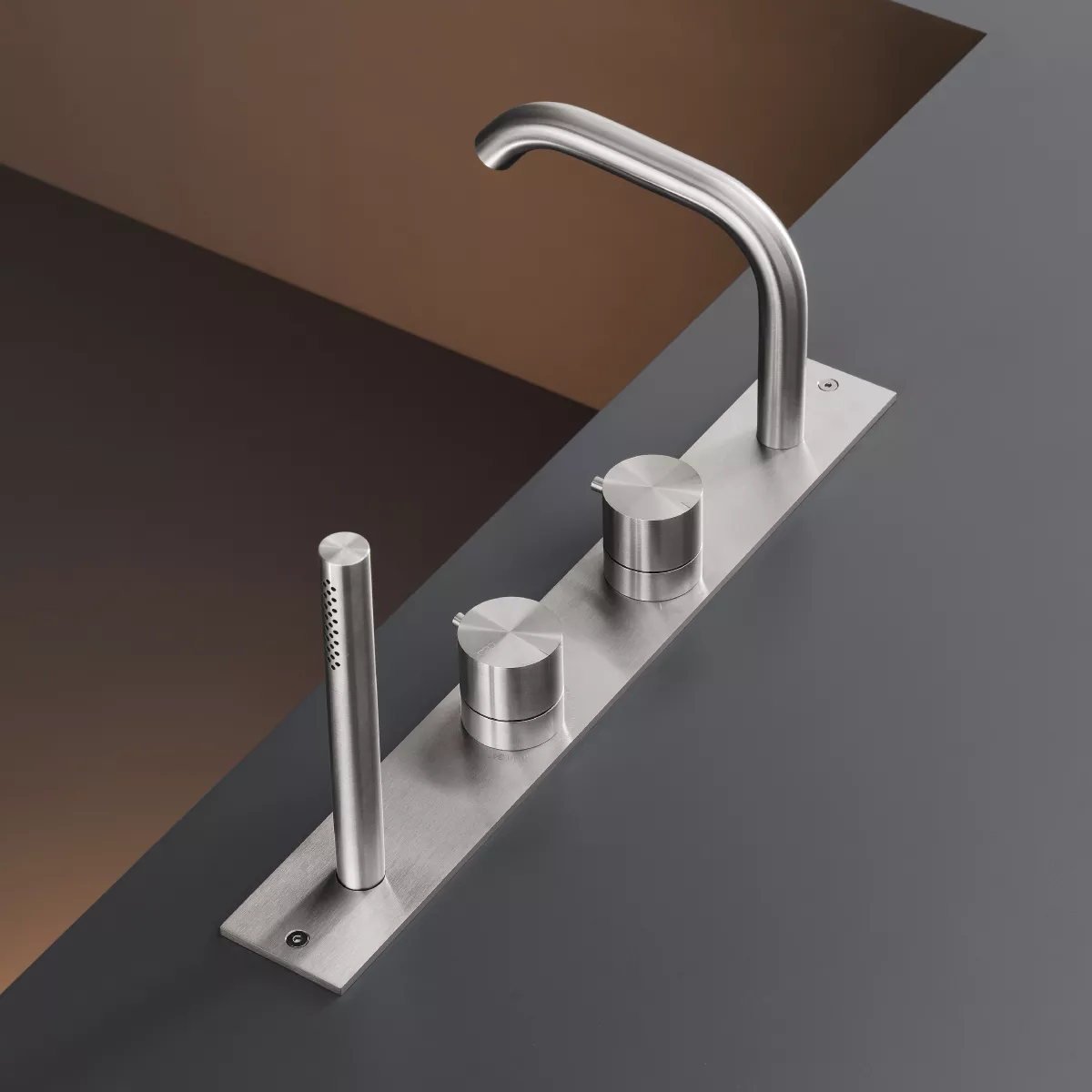 cea MIL 28 Wannen-Thermostat für Randmontage mit 2-Wege-Umstellung, Auslauf und Stabhandbrause, edelstahl satiniert-MIL28S