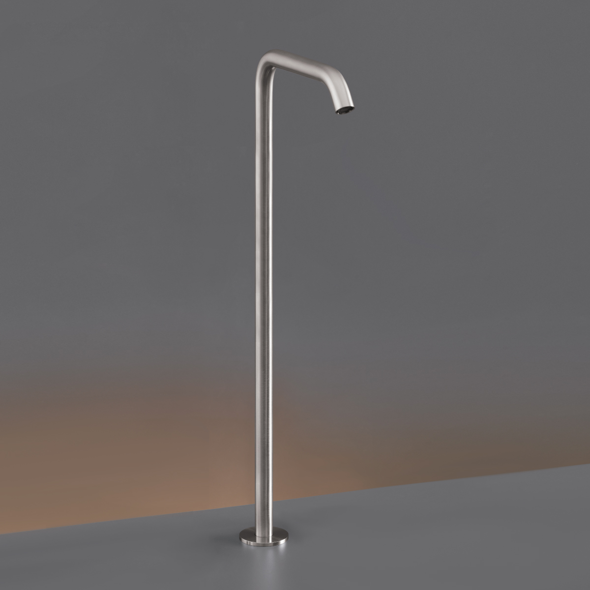 cea MIL 138 schwenkbarer Standauslauf, H:630mm, edelstahl satiniert-MIL138S