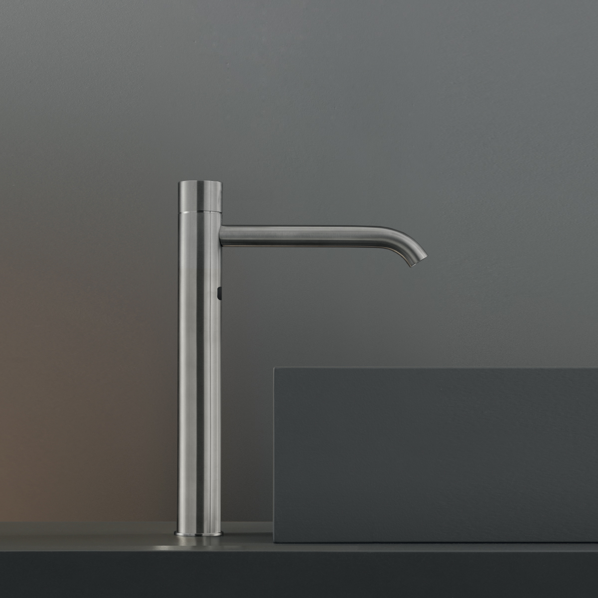 cea MIL 017 berührungslose Waschtischarmatur mit Temperaturregulierung, H:315mm, edelstahl satiniert-MIL017S