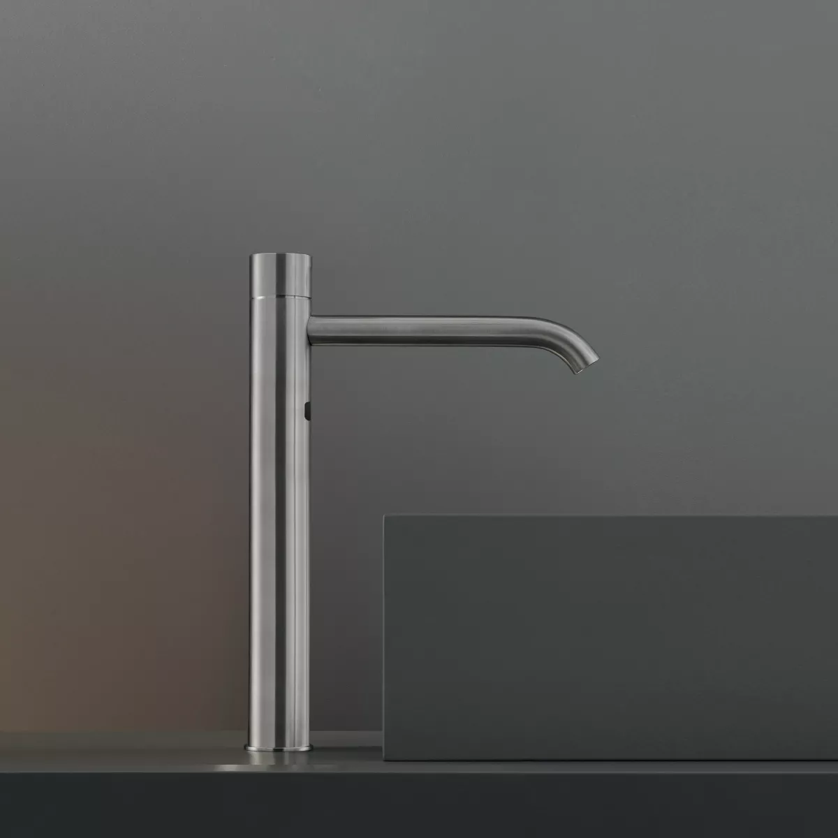 cea MIL 017 berührungslose Waschtischarmatur mit Temperaturregulierung, H:315mm, edelstahl satiniert-MIL017S