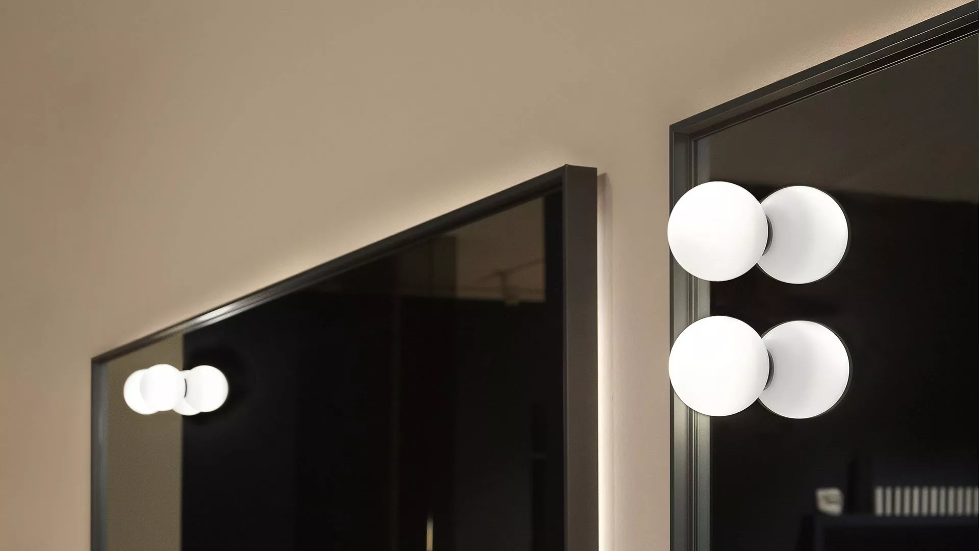antoniolupi BOLLA Spiegelleuchten aus Borosilikatglas mit Aluminiumhalterung, Durchmesser: 8cm, Lichtfarbe: 3000K, warmweiß-BOLLA2-3000
