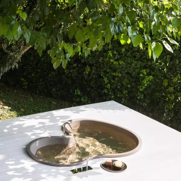 badewanne-dr-agape-mariana-ruzante-cemento-grigio-chiaro-110-design.jpg