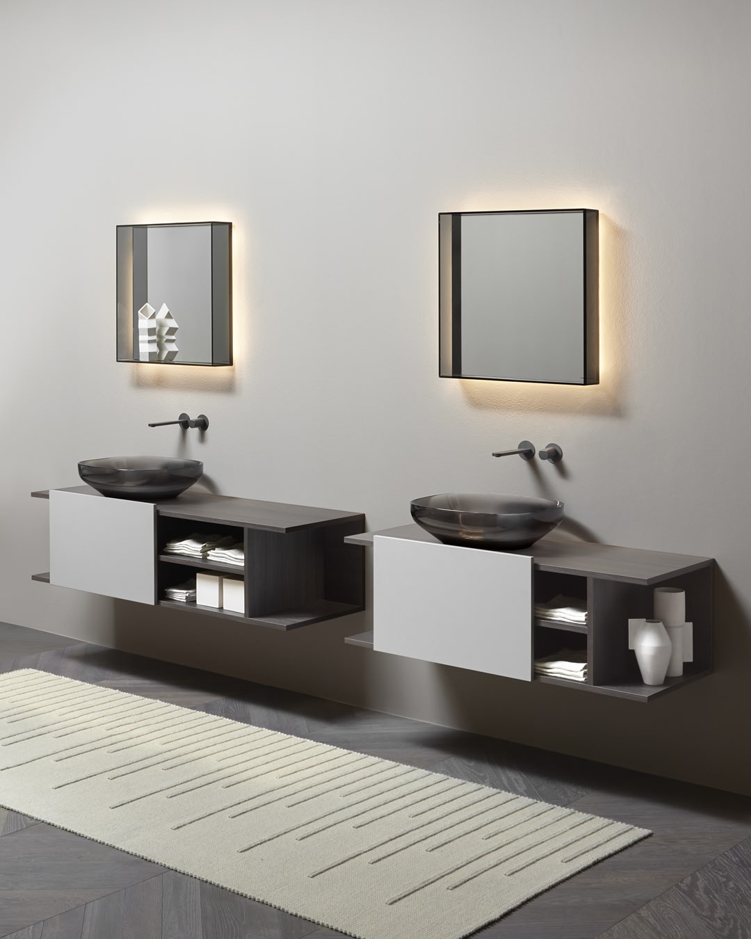 antoniolupi TECA quadratischer LED-Spiegel, 60x60cm, Lichtfarbe: 3000K, warmweiß, Rahmen aus transparentem Glas in fumé-TECA-3000-FUMÉ