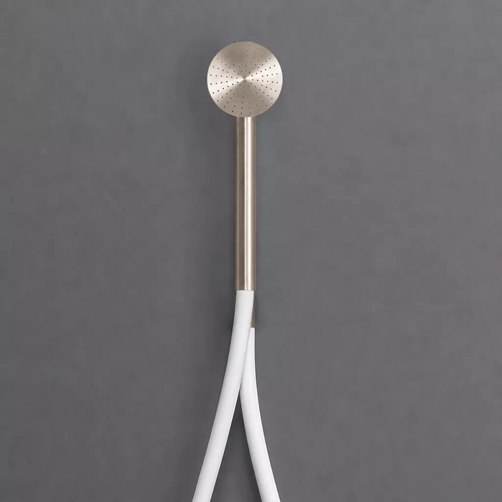 cea FRE169Y Rundkopfbrause mit Brauseschlauch, Schlauchfarbe weiß nach RAL 9016, light gold satiniert - FRE169YWXS cea FRE169Y Rundkopfbrause mit Brauseschlauch, Schlauchfarbe weiß nach RAL 9016, light gold satiniert - FRE169YWXS