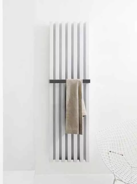Tubes Radiatori SOHO BATHROOM elektrischer Design-Heizkörper mit 7 vertikalen Elementen und verchromtem Handtuchhalter, Höhe: 180cm, Breite: 44,8cm, weiß matt-SHVBELC#180007ST9010COP90100CRO Tubes Radiatori SOHO BATHROOM elektrischer Design-Heizkörper mit 7 vertikalen Elementen und verchromtem Handtuchhalter, Höhe: 180cm, Breite: 44,8cm, weiß matt-SHVBELC#180007ST9010COP90100CRO