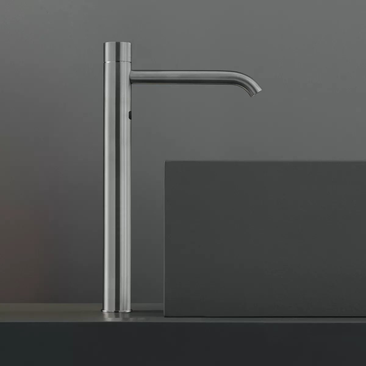 cea MIL 018 berührungslose Waschtischarmatur mit Temperaturregulierung, H:355mm, edelstahl satiniert-MIL018S