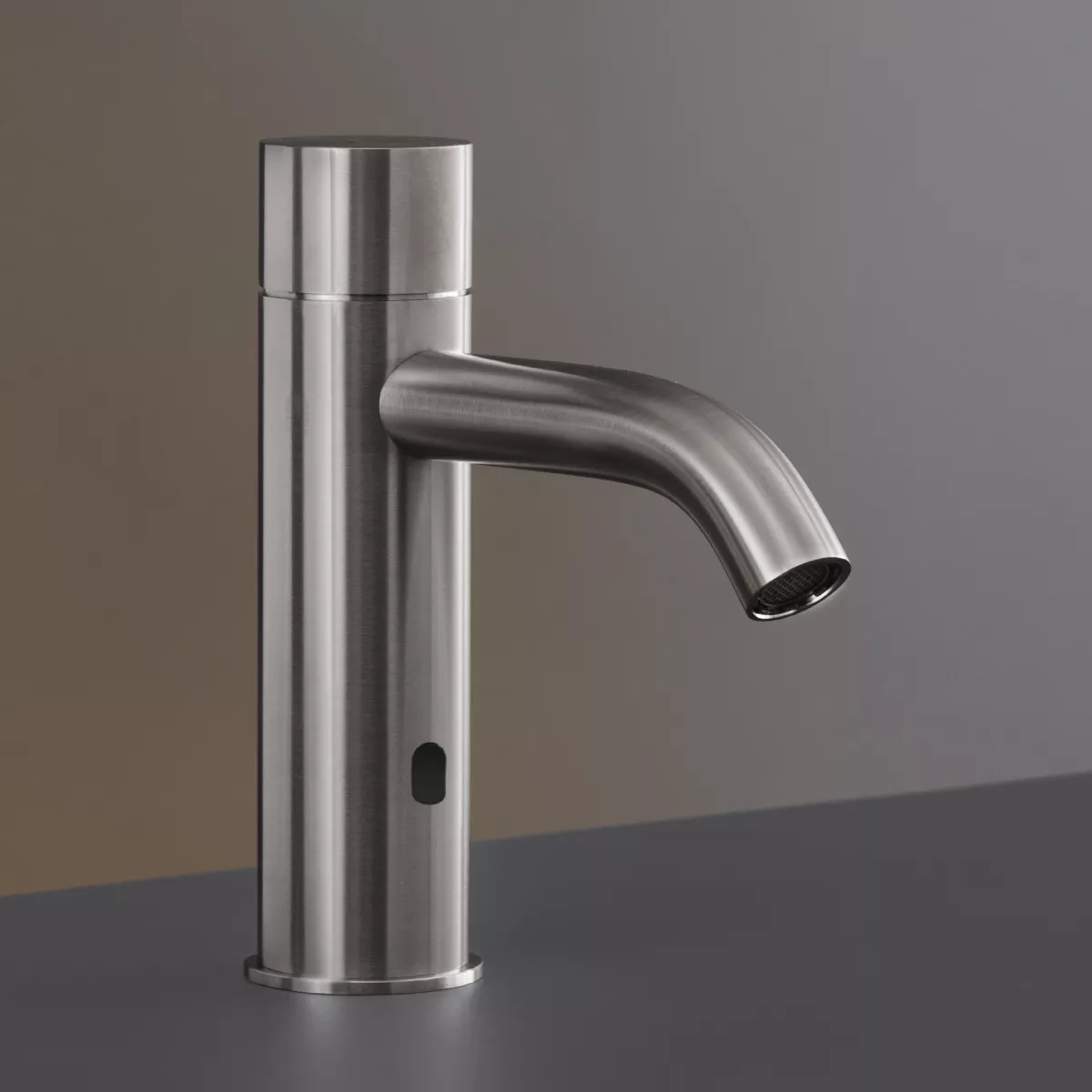 cea MIL 016 berührungslose Waschtischarmatur mit Temperaturregulierung, H:155mm, edelstahl satiniert-MIL016S