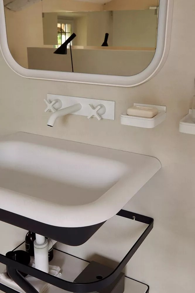 Agape OTTOCENTO Gestell aus Edelstahl für Wandbecken mit Handtuchhalter und Ablage, Breite: 66cm, Tiefe: 30cm, Höhe: 66cm, Ablage in weiß matt, Gestell in dunkelgrau - ACER0767G Agape OTTOCENTO Gestell aus Edelstahl für Wandbecken mit Handtuchhalter und Ablage, Breite: 66cm, Tiefe: 30cm, Höhe: 66cm, Ablage in weiß matt, Gestell in dunkelgrau - ACER0767G