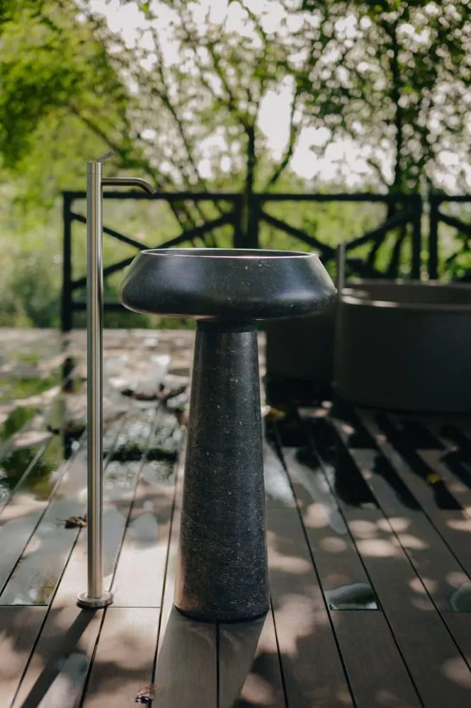 Agape BJHON 2 freistehendes Waschbecken aus Naturstein für Wandablauf, Durchmesser: 54,5cm, Höhe: 90cm, inklusive Ablaufgarnitur, petit granit - ACER1088MPG Agape BJHON 2 freistehendes Waschbecken aus Naturstein für Wandablauf, Durchmesser: 54,5cm, Höhe: 90cm, inklusive Ablaufgarnitur, petit granit - ACER1088MPG