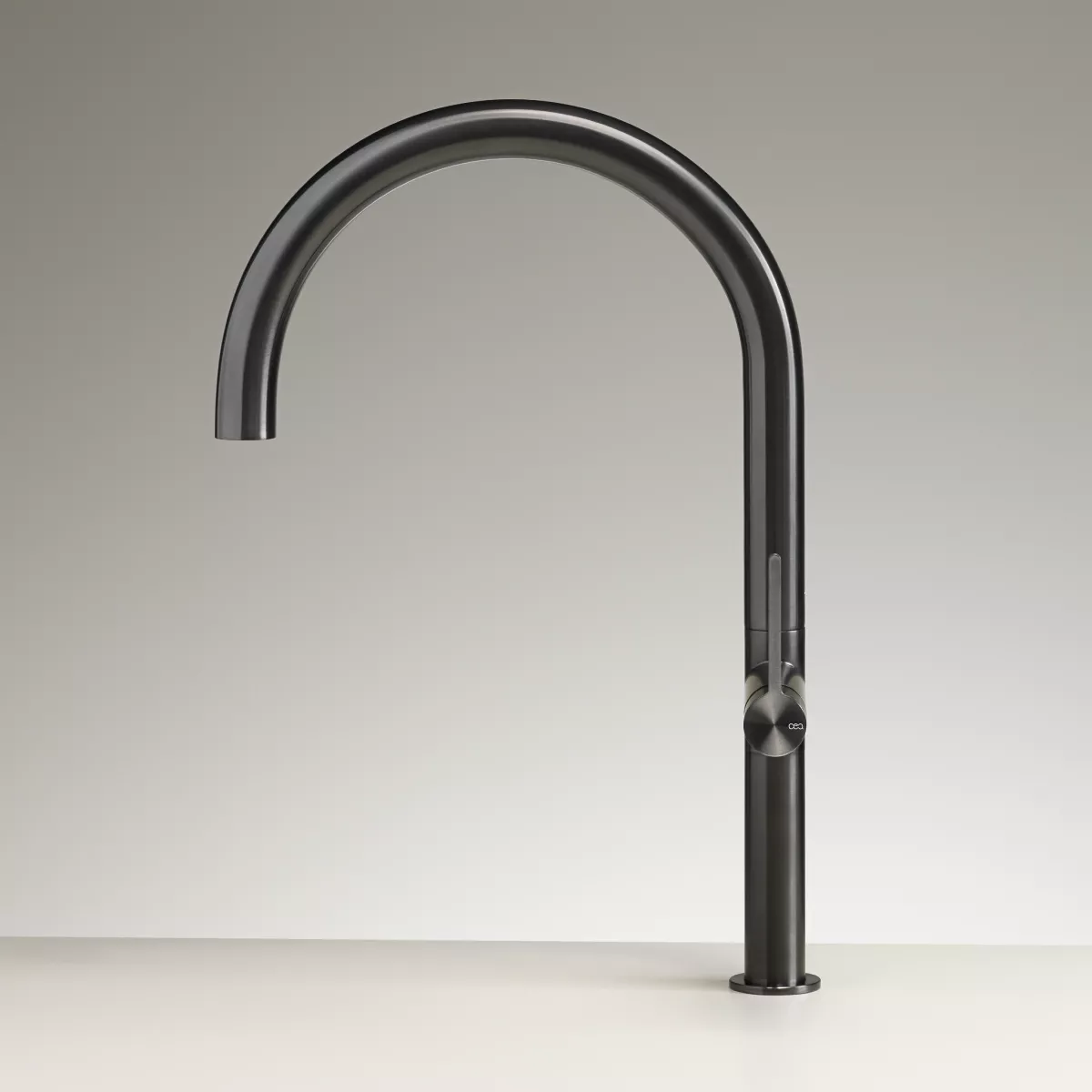 ceadesign INNOVO Einloch-Mischer mit drehbarem Auslauf, Ausladung: 250mm, edelstahl satiniert-INV09S
