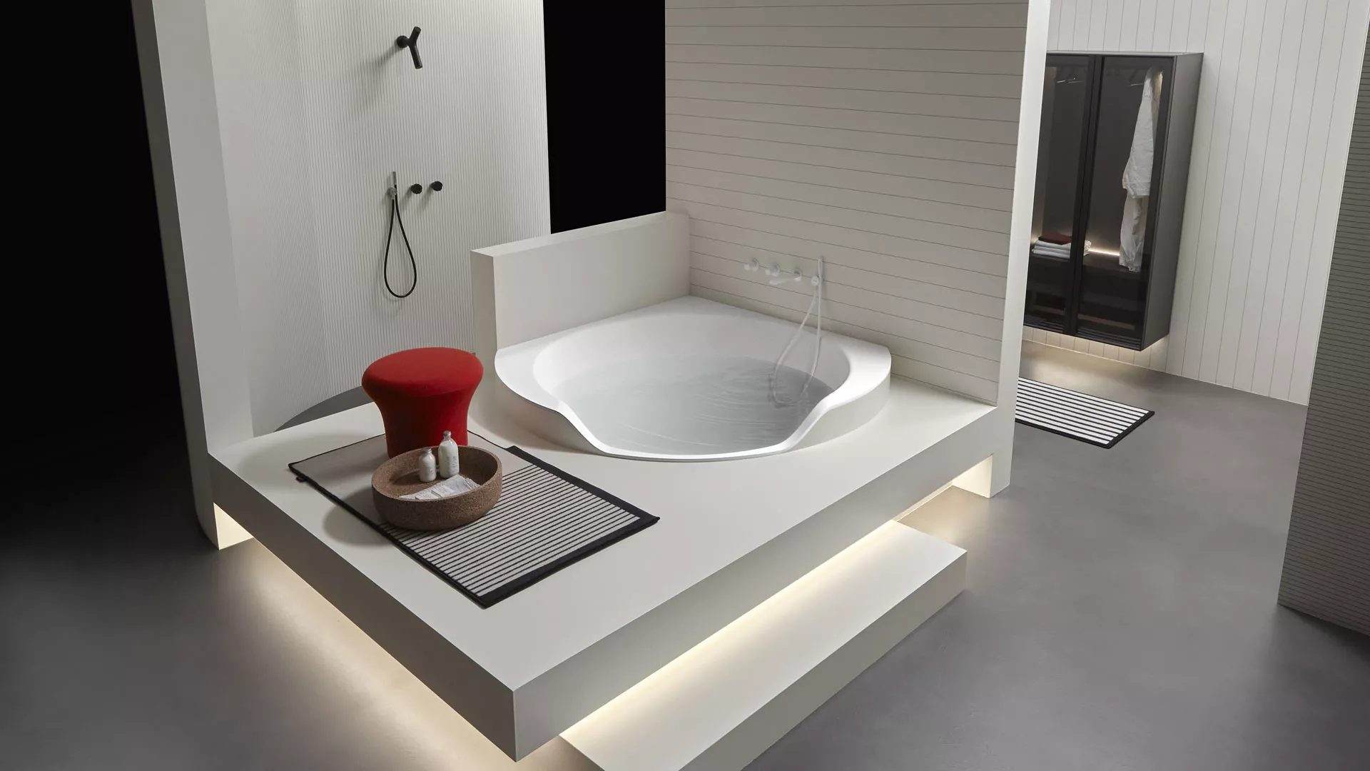 antoniolupi OFURO Einbau- oder freistehende Badewanne aus Flumood®, Breite: 167,5cm, Tiefe: 167,5cm, Höhe: 68,5cm, weiß matt-OFURO2