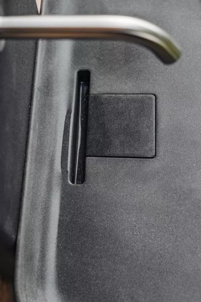 Agape PETRA Wandbecken mit Säule aus Zement, Breite: 64cm, Tiefe: 52cm, Höhe: 89,5cm, inklusive Halterung AKIT094C, Säule und Wandbecken in dunkelgrau - ACER092180+ACER096180+AKIT094C