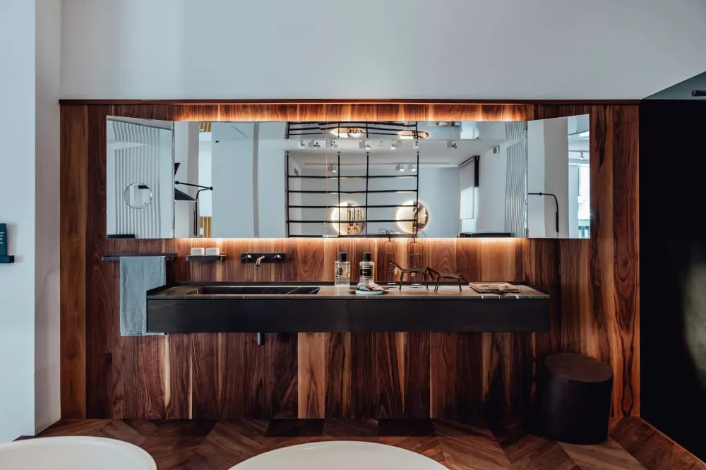 Agape DR Waschtisch zur Wandmontage mit Top und integriertem Waschbecken, Breite: 140,6cm, Tiefe: 50cm, Höhe: 25cm, Waschbecken rechts, Schublade links, Struktur und Front aus Messing brüniert gebürstet, Top aus Naturstein emperador dark - ADRP14DBREDRUBR