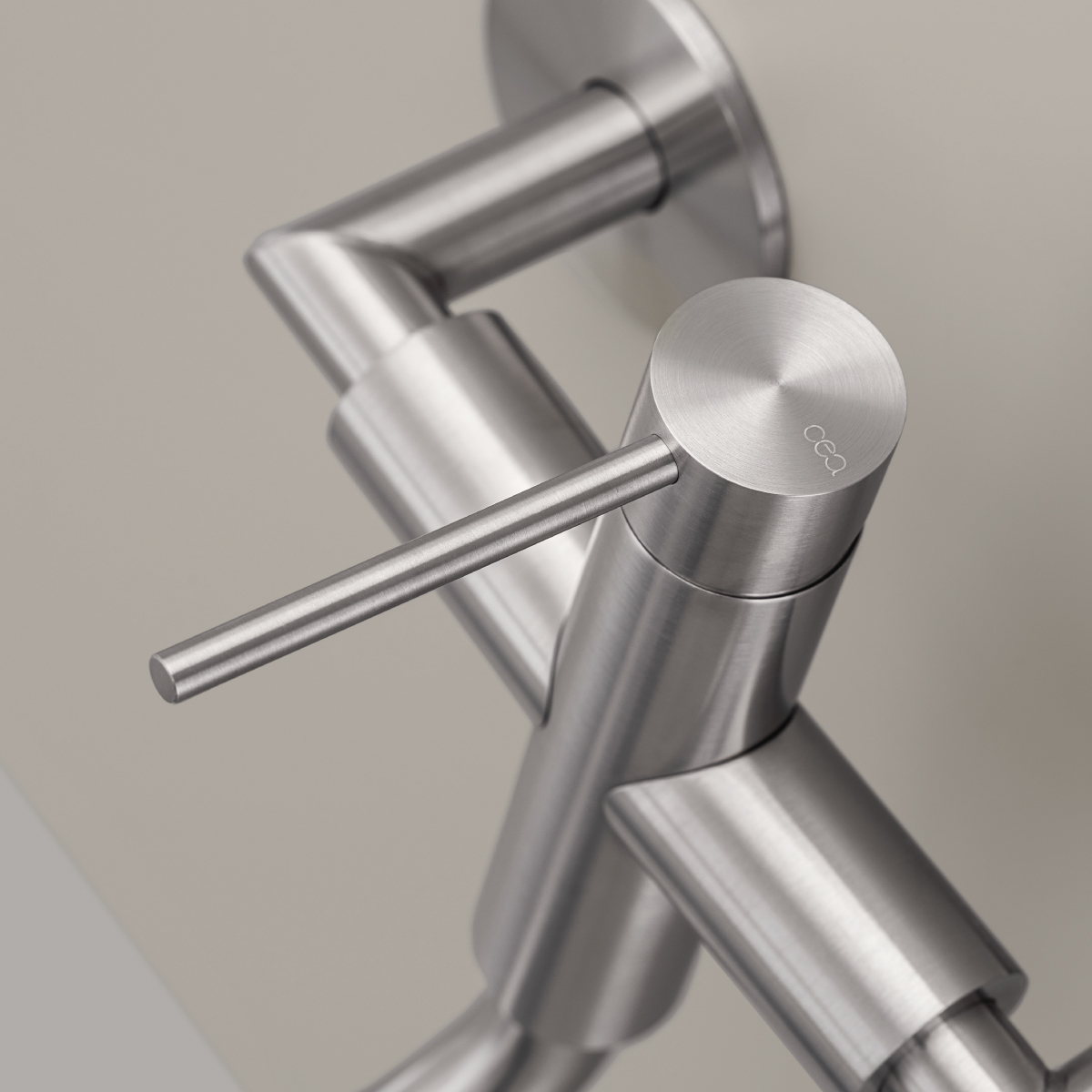 ceadesign GASTONE Wand-Armatur mit schwenkbarem Auslauf, Ausladung: 295mm, ohne Einbaukörper, edelstahl satiniert-GAS21S