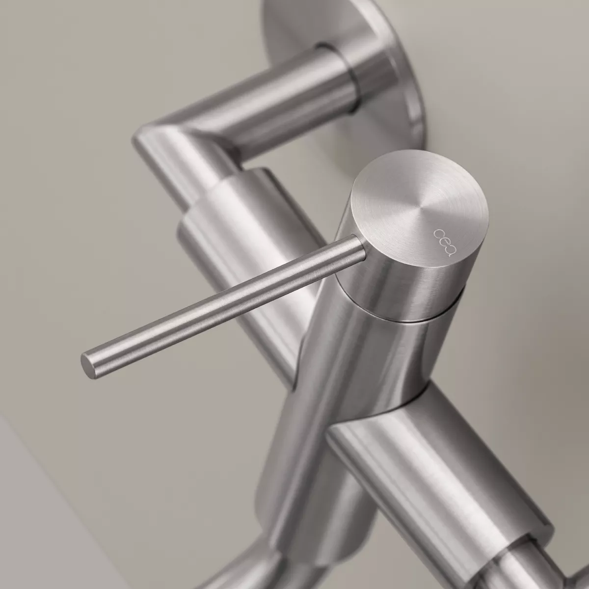 ceadesign GASTONE Wand-Armatur mit schwenkbarem Auslauf, Ausladung: 295mm, ohne Einbaukörper, edelstahl satiniert-GAS21S