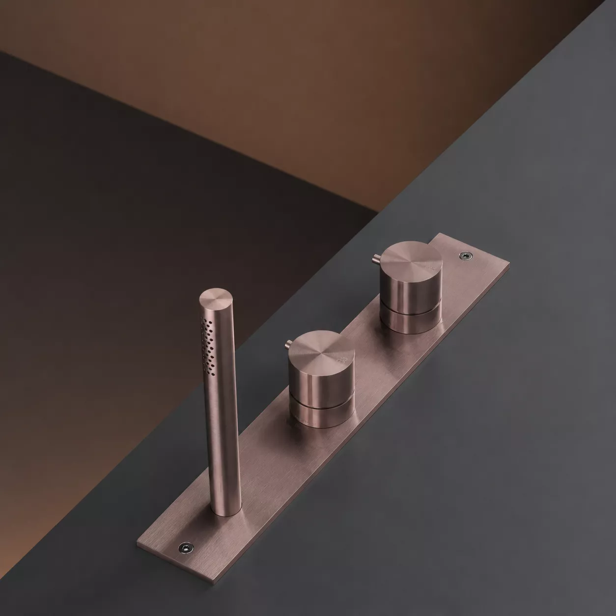 cea MIL 27 Wannen-Thermostat für Randmontage mit 2-Wege-Umstellung und Stabhandbrause, bronze satiniert - MIL27ZS cea MIL 27 Wannen-Thermostat für Randmontage mit 2-Wege-Umstellung und Stabhandbrause, bronze satiniert - MIL27ZS