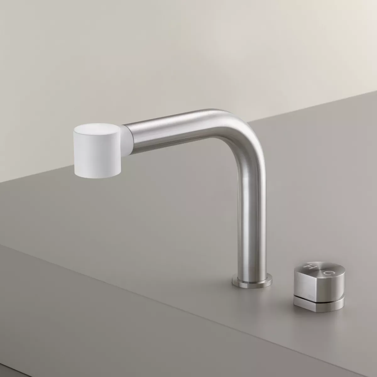 ceadesign NEUTRA Zweiloch-Mischer mit schwenkbarem und abnehmbarem Auslauf zur Unterfenster-Montage, herausziehbare Handbrause, Ausladung: 215mm, edelstahl satiniert-NEU54S