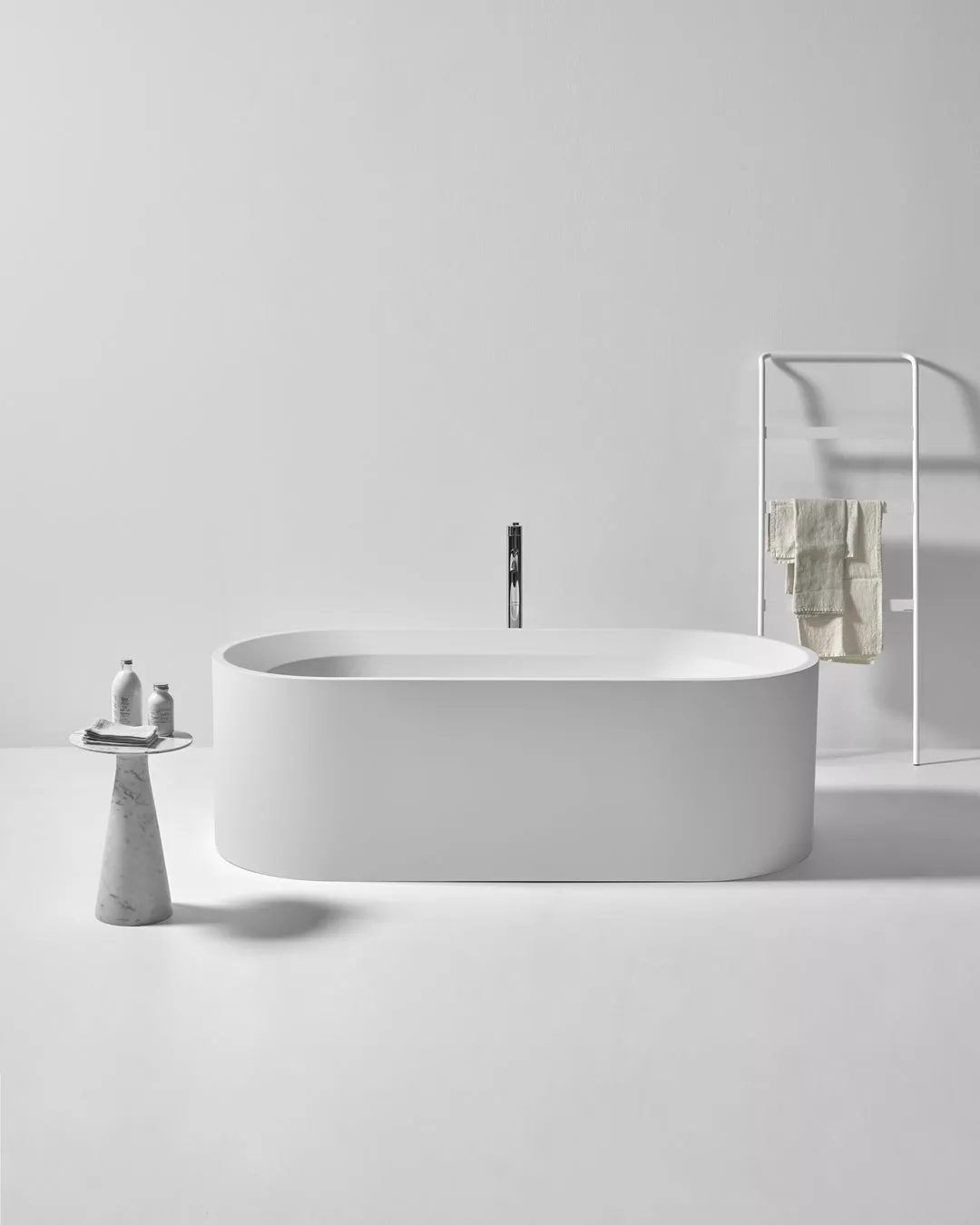 antoniolupi OASI freistehende Badewanne aus Cristalplant®, Breite: 180cm, Tiefe: 85cm, Höhe: 55cm, weiß matt-OASI40