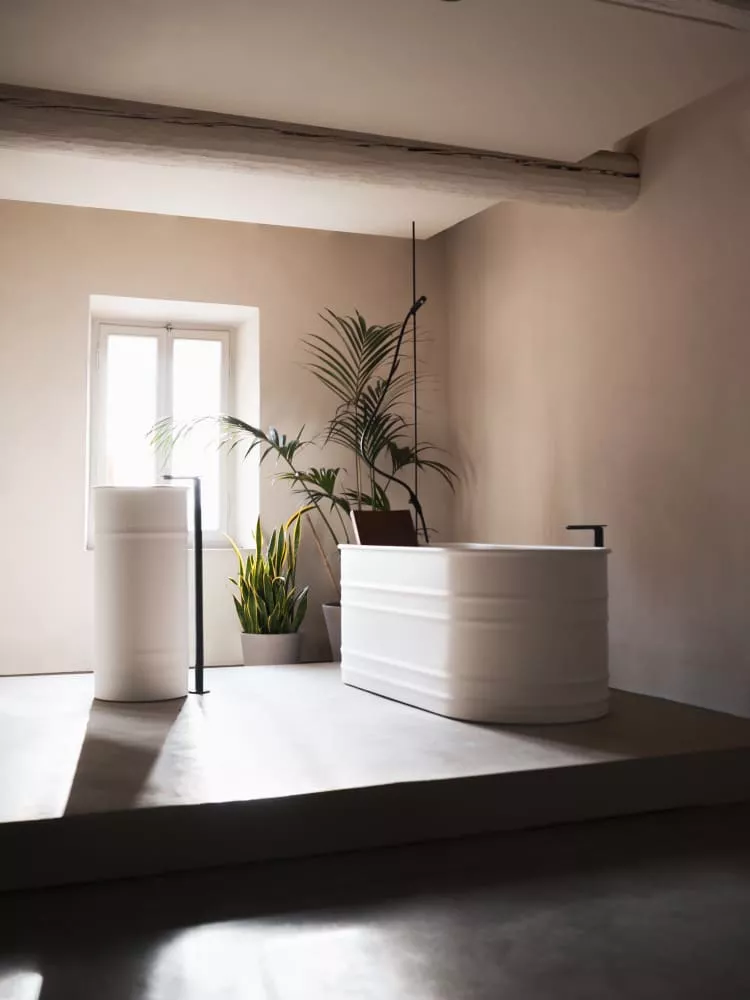 Agape VIEQUES XS freistehende Badewanne aus Edelstahl, Breite: 150cm, Tiefe: 72,6cm, Höhe: 67,5cm, mit Rückenlehne, innen weiß matt, außen weiß matt - AVAS0912ZZI Agape VIEQUES XS freistehende Badewanne aus Edelstahl, Breite: 150cm, Tiefe: 72,6cm, Höhe: 67,5cm, mit Rückenlehne, innen weiß matt, außen weiß matt - AVAS0912ZZI