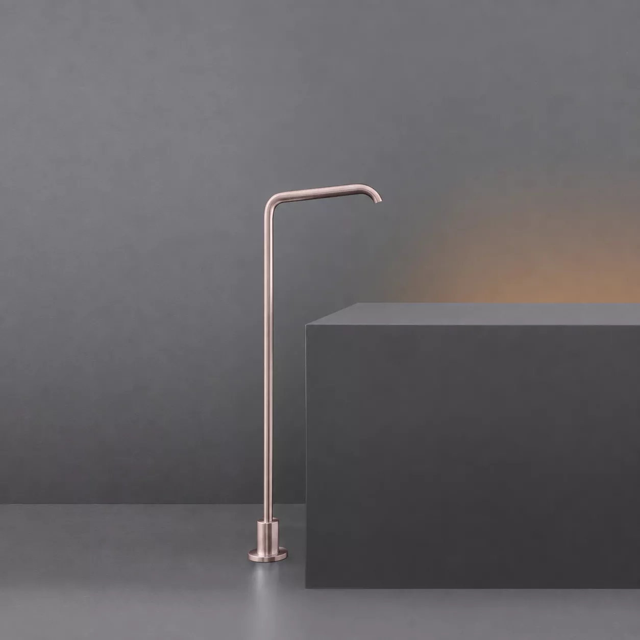 cea MIL 139 freistehender Standauslauf, Höhe: 685mm, bronze satiniert - MIL139ZS