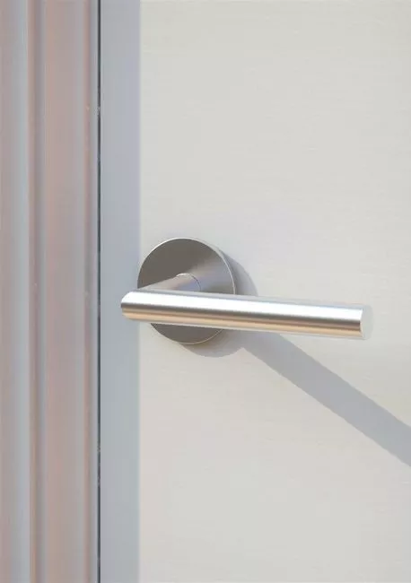 Frost Denmark ARCHITECTURAL HARDWARE Türgriff mit runder Rosette-A1053B