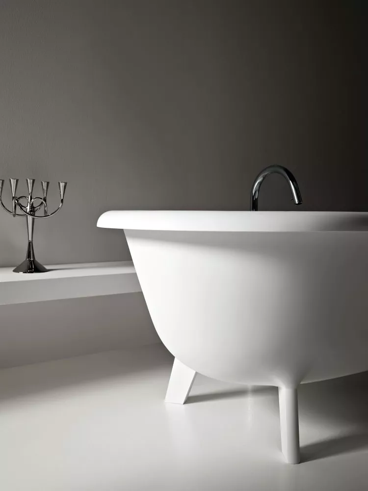 Agape OTTOCENTO freistehende Badewanne aus Cristalplant®, Breite: 178cm, Tiefe: 79cm, Höhe: 59,5cm, inklusive verchromter Ab- und Überlaufgarnitur, innen weiß matt, außen weiß matt - AVAS0969ZZS Agape OTTOCENTO freistehende Badewanne aus Cristalplant®, Breite: 178cm, Tiefe: 79cm, Höhe: 59,5cm, inklusive verchromter Ab- und Überlaufgarnitur, innen weiß matt, außen weiß matt - AVAS0969ZZS