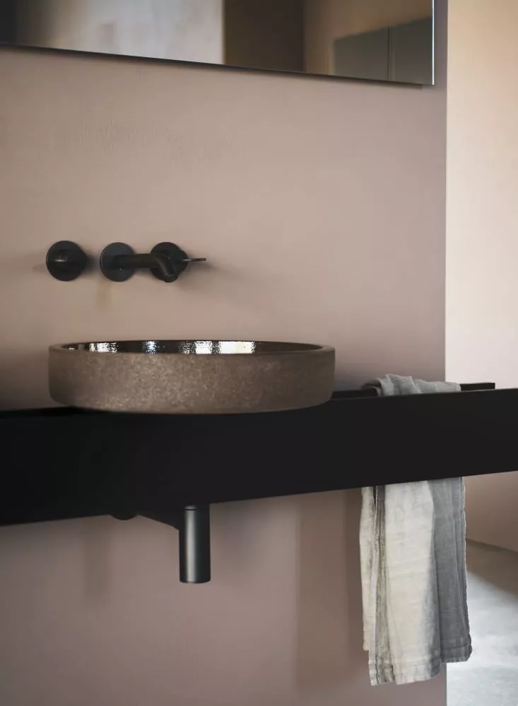 Agape CENOTE flaches Aufsatzbecken aus Ton, Durchmesser: 45cm, inklusive Ablaufgarnitur, dunkler Ton, weitere Farben auf Anfrage möglich - ACER0450TSST