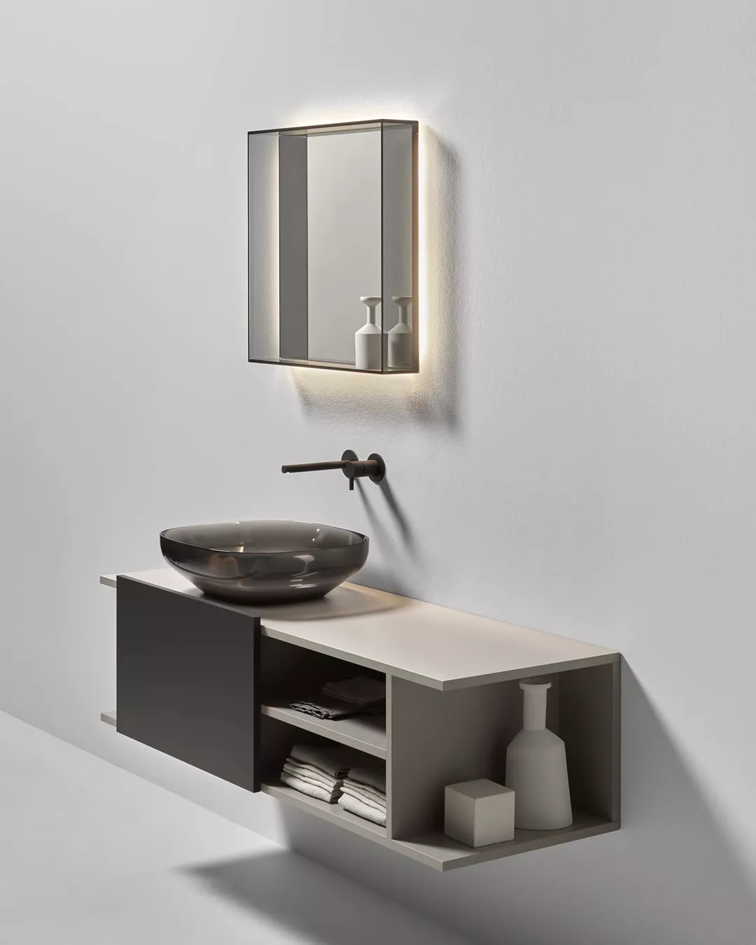 antoniolupi TECA quadratischer LED-Spiegel, 60x60cm, Lichtfarbe: 3000K, warmweiß, Rahmen aus transparentem Glas in fumé-TECA-3000-FUMÉ