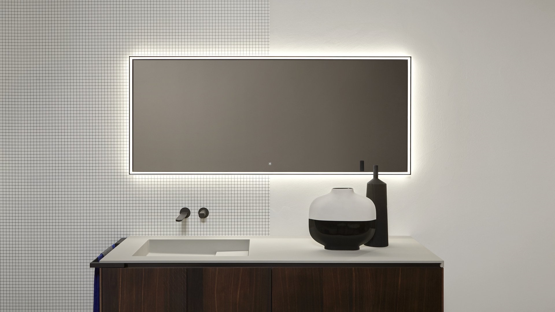 antoniolupi NASTRO rechteckiger Spiegel mit doppelter LED-Beleuchtung und Touch-Schalter zum Dimmen, Breite: 72cm, Höhe: 75cm, Lichtfarbe: 4000K, neutralweiß, Aluminiumrahmen schwarz matt-NASTRO75W72-5-NERO-4000