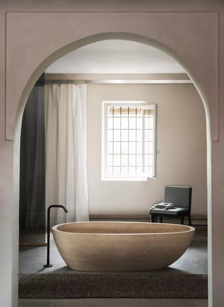 Agape SPOON XL freistehende Badewanne aus Naturstein, Breite: 180,9cm, Tiefe: 97,2cm, Höhe: 49cm, travertin - AVAS0916TV