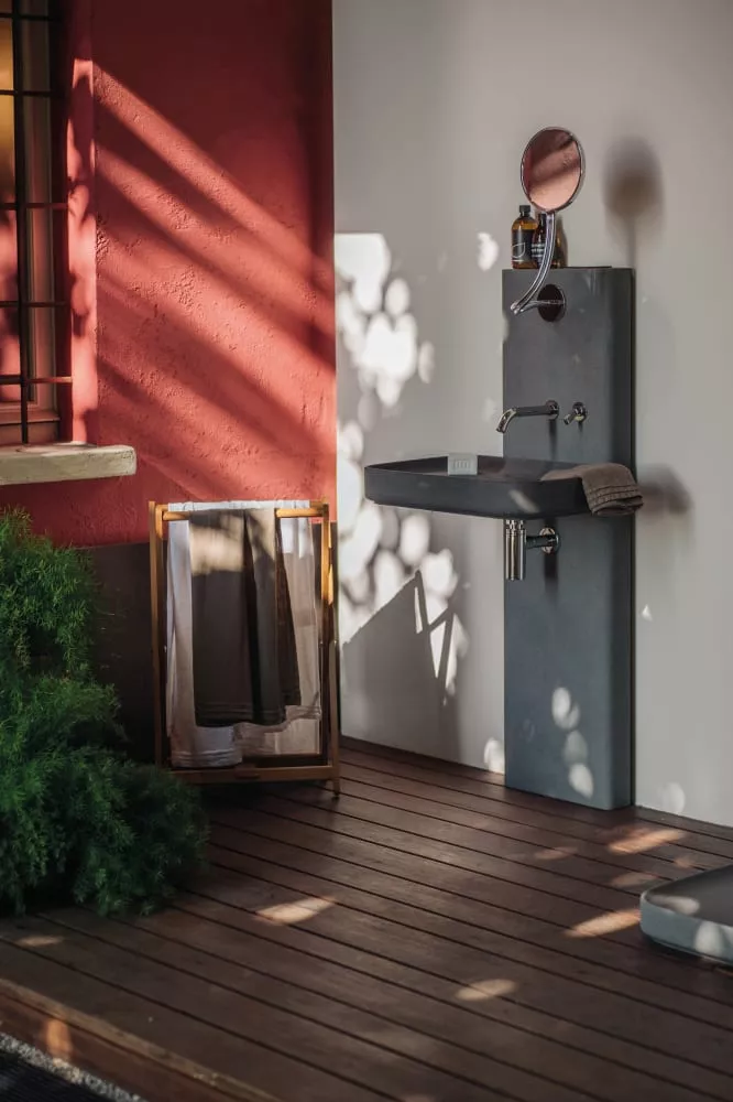 Agape PETRA Wandbecken mit Säule aus Zement, Breite: 64cm, Tiefe: 52cm, Höhe: 89,5cm, inklusive Halterung AKIT094C, Säule und Wandbecken in dunkelgrau - ACER092180+ACER096180+AKIT094C Agape PETRA Wandbecken mit Säule aus Zement, Breite: 64cm, Tiefe: 52cm, Höhe: 89,5cm, inklusive Halterung AKIT094C, Säule und Wandbecken in dunkelgrau - ACER092180+ACER096180+AKIT094C