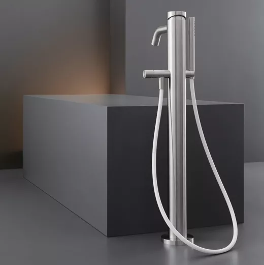 cea MIL 99 freistehender Badewannen-Eingriffmischer mit Stabhandbrause, high water flow, H:850mm, edelstahl satiniert, Schlauch weiß-MIL99WS