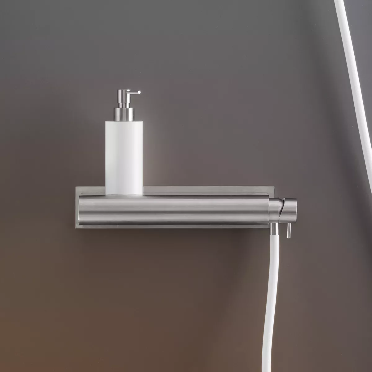 cea MIL 98 Aufputz-Brause-Eingriffmischer mit Rundkopf-Handbrause aus Delrin® D:96mm, edelstahl satiniert, Schlauch weiß-MIL98WS