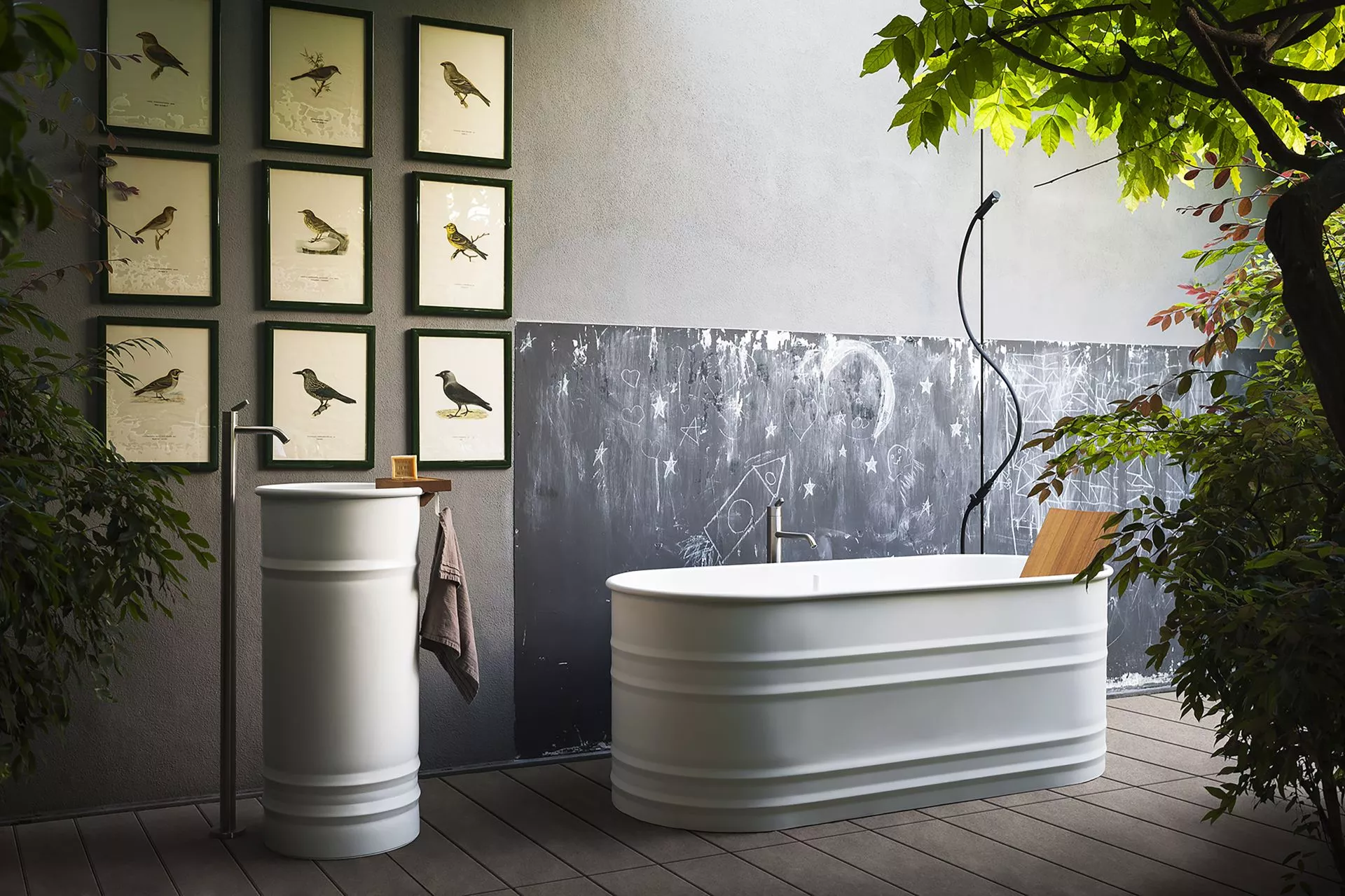 Agape VIEQUES freistehendes Waschbecken aus Edelstahl mit Bodenablauf, Durchmesser: 43,5cm, Höhe: 90,4cm, innen weiß matt, außen hellgrau - ACER0798FZL Agape VIEQUES freistehendes Waschbecken aus Edelstahl mit Bodenablauf, Durchmesser: 43,5cm, Höhe: 90,4cm, innen weiß matt, außen hellgrau - ACER0798FZL