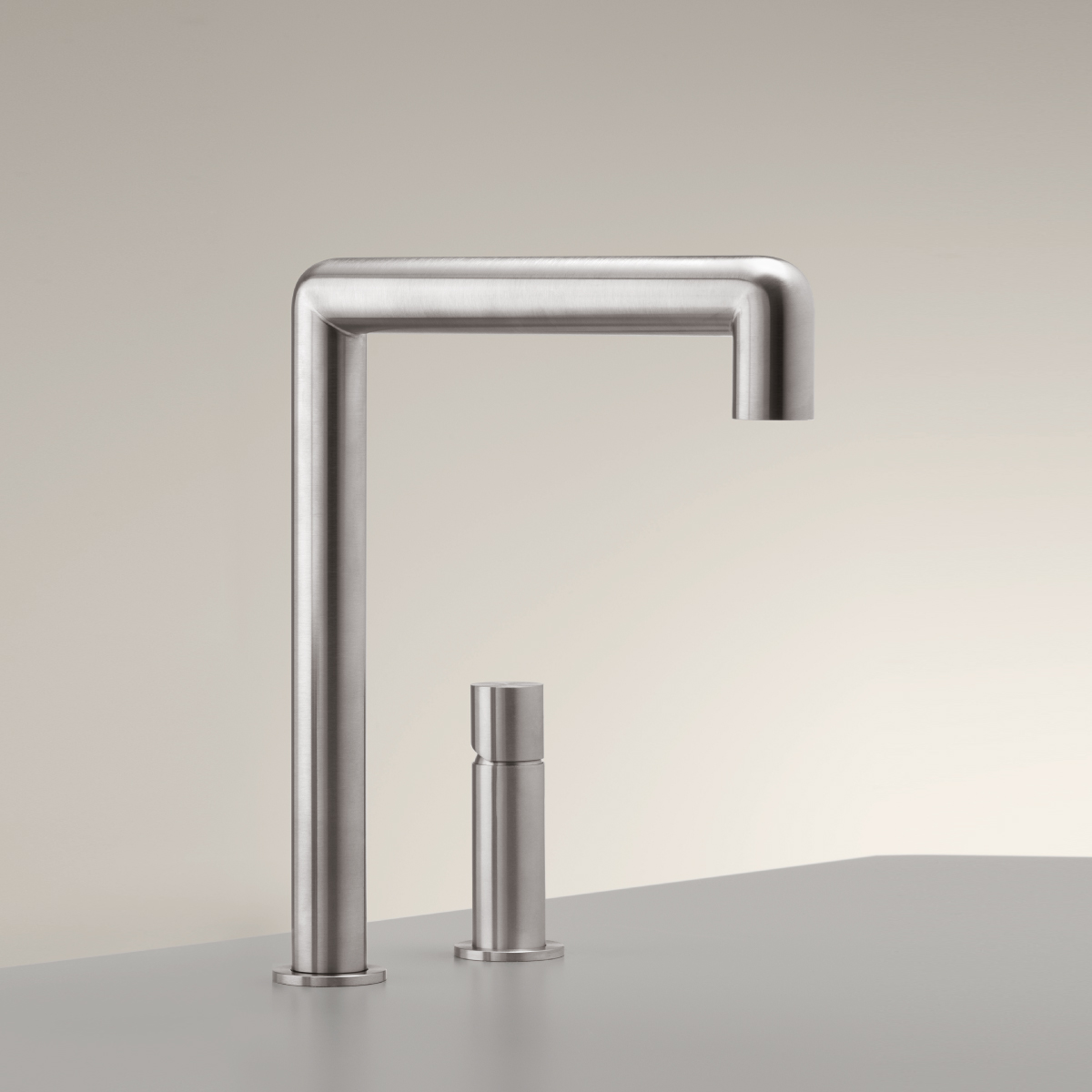 ceadesign CARTESIO Zweiloch-Mischer mit schwenkbarem Auslauf, Ausladung: 225mm, edelstahl satiniert-CAR06S