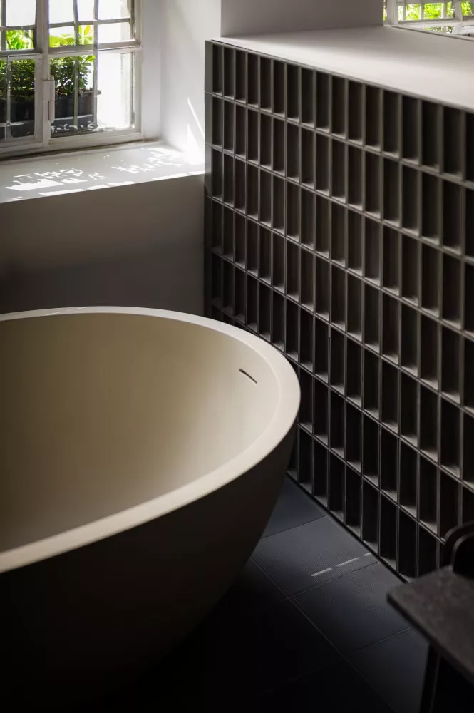 Agape SPOON XL freistehende Badewanne aus durchgefärbtem Cristalplant®, Breite: 180,9cm, Tiefe: 97,2cm, Höhe: 49cm, sandgrau - AVAS0916QQ