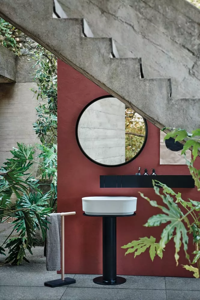 Agape IMMERSION freistehendes Waschbecken mit Bodenablauf, Breite: 60cm, Tiefe: 40cm, Höhe: 85,5cm, inklusive Ablaufgarnitur, Säule aus schwarz matt lackiertem Metall, Becken aus Cristalplant®, weiß matt - ACER0708PZZ+ACER0709E