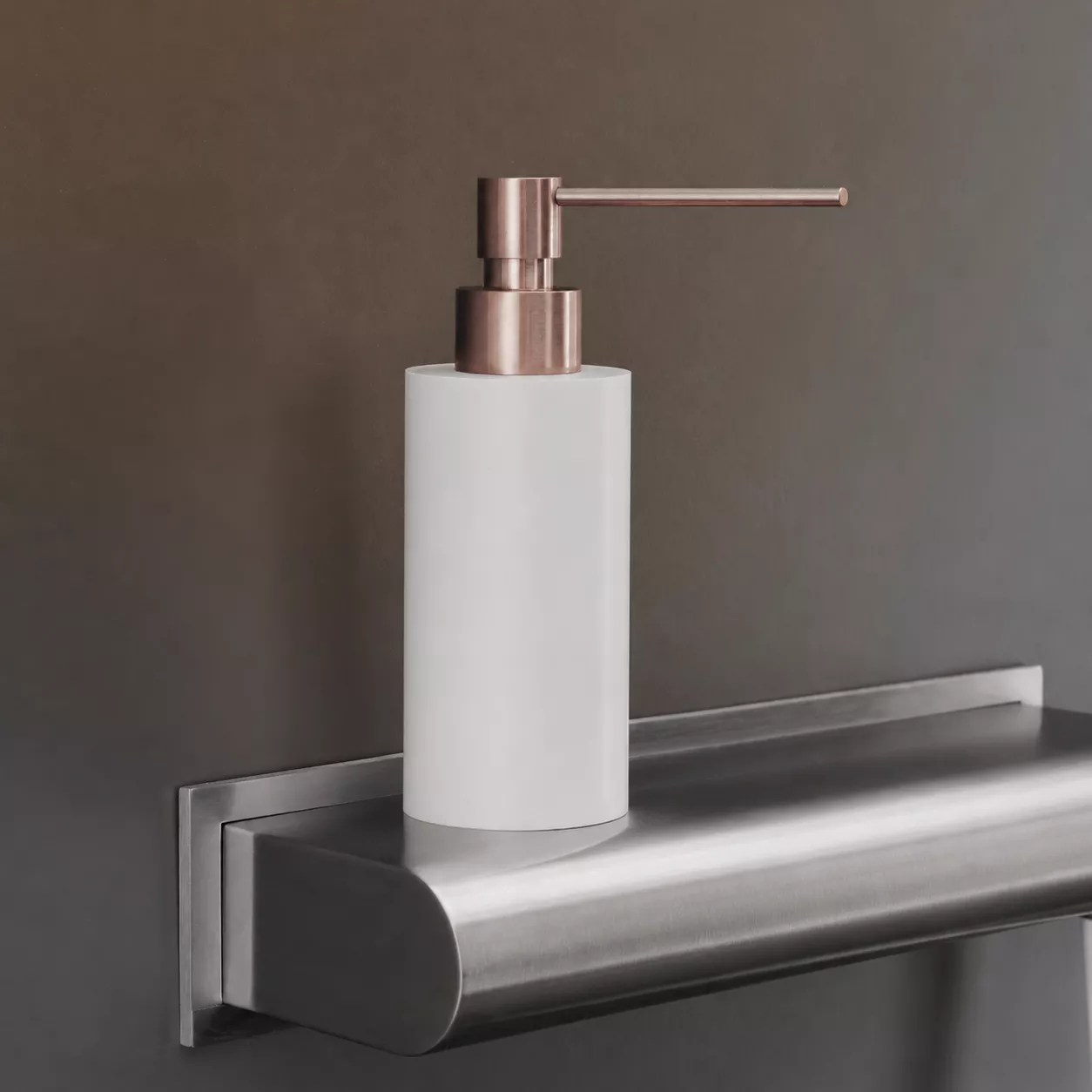 ceadesign DOS freistehender Seifenspender, bronze satiniert - DOS05ZS ceadesign DOS freistehender Seifenspender, bronze satiniert - DOS05ZS