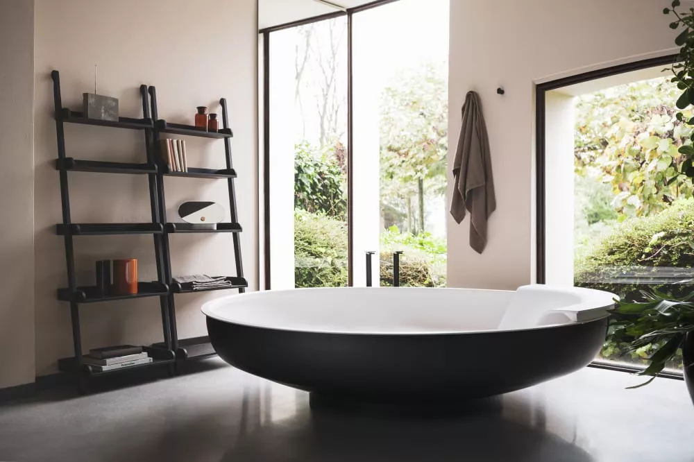 Agape UFO freistehende Badewanne aus Edelstahl, Durchmesser: 204cm, Höhe: 50cm, mit 1 Rückenlehne aus weißem Cristalplant®, Wanneninnenraum weiß matt, außen dunkelgrau - AVAS0906ZG Agape UFO freistehende Badewanne aus Edelstahl, Durchmesser: 204cm, Höhe: 50cm, mit 1 Rückenlehne aus weißem Cristalplant®, Wanneninnenraum weiß matt, außen dunkelgrau - AVAS0906ZG