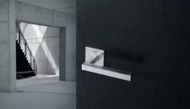 Frost Denmark ARCHITECTURAL HARDWARE Türgriff mit quadratischer Rosette-A1001BS