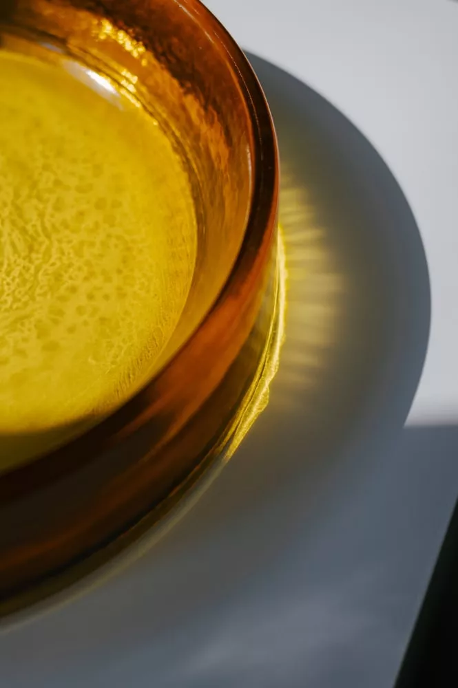 Agape MASSICCI rundes Aufsatzbecken aus gegossenem Glas, Durchmesser: 43,8cm, Höhe: 10,5cm, bernstein - ACER0998CRY