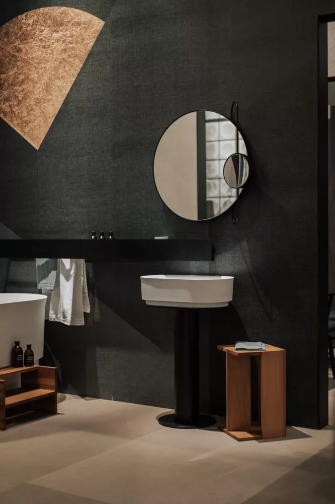 Agape IMMERSION freistehendes Waschbecken mit Bodenablauf, Breite: 60cm, Tiefe: 40cm, Höhe: 85,5cm, inklusive Ablaufgarnitur, Säule aus schwarz matt lackiertem Metall, Becken aus Cristalplant®, weiß matt - ACER0708PZZ+ACER0709E