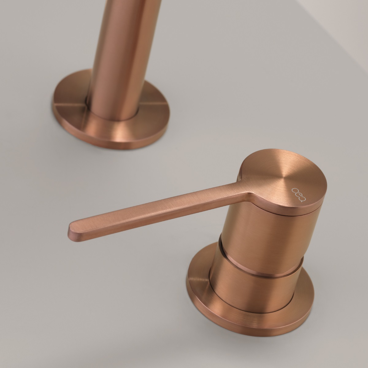 ceadesign INNOVO Zweiloch-Mischer mit schwenkbarem Auslauf, Ausladung: 280mm, edelstahl satiniert-INV42S