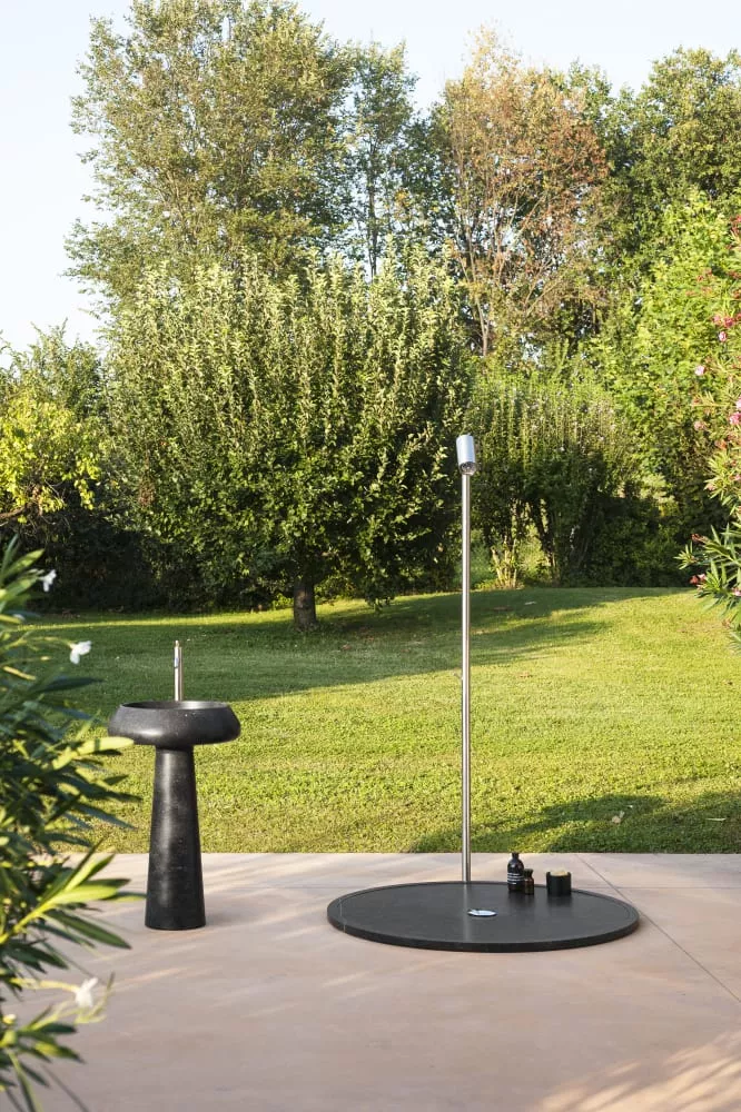 Agape BJHON 2 freistehendes Waschbecken aus Naturstein für Wandablauf, Durchmesser: 54,5cm, Höhe: 90cm, inklusive Ablaufgarnitur, petit granit - ACER1088MPG