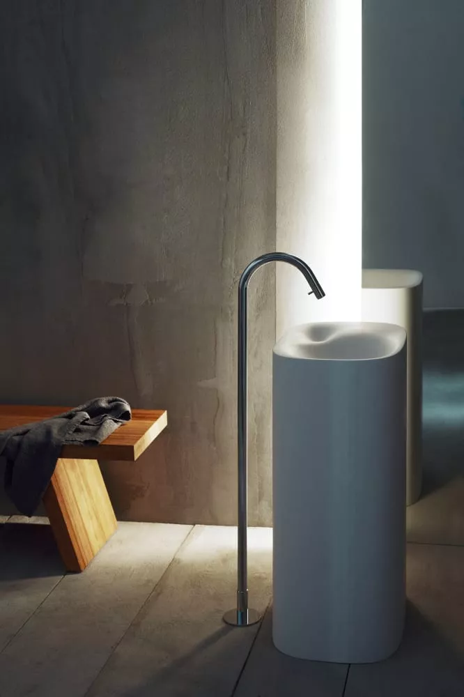 Agape NIVIS freistehender Waschtisch aus Cristalplant® mit Wandablauf, Breite: 56,7cm, Tiefe: 39,6cm, Höhe: 90cm, weiß matt - CER0763FM0Z