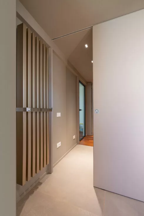 Tubes Radiatori SOHO BATHROOM elektrischer Design-Heizkörper mit 7 vertikalen Elementen und verchromtem Handtuchhalter, Höhe: 180cm, Breite: 44,8cm, weiß matt-SHVBELC#180007ST9010COP90100CRO Tubes Radiatori SOHO BATHROOM elektrischer Design-Heizkörper mit 7 vertikalen Elementen und verchromtem Handtuchhalter, Höhe: 180cm, Breite: 44,8cm, weiß matt-SHVBELC#180007ST9010COP90100CRO
