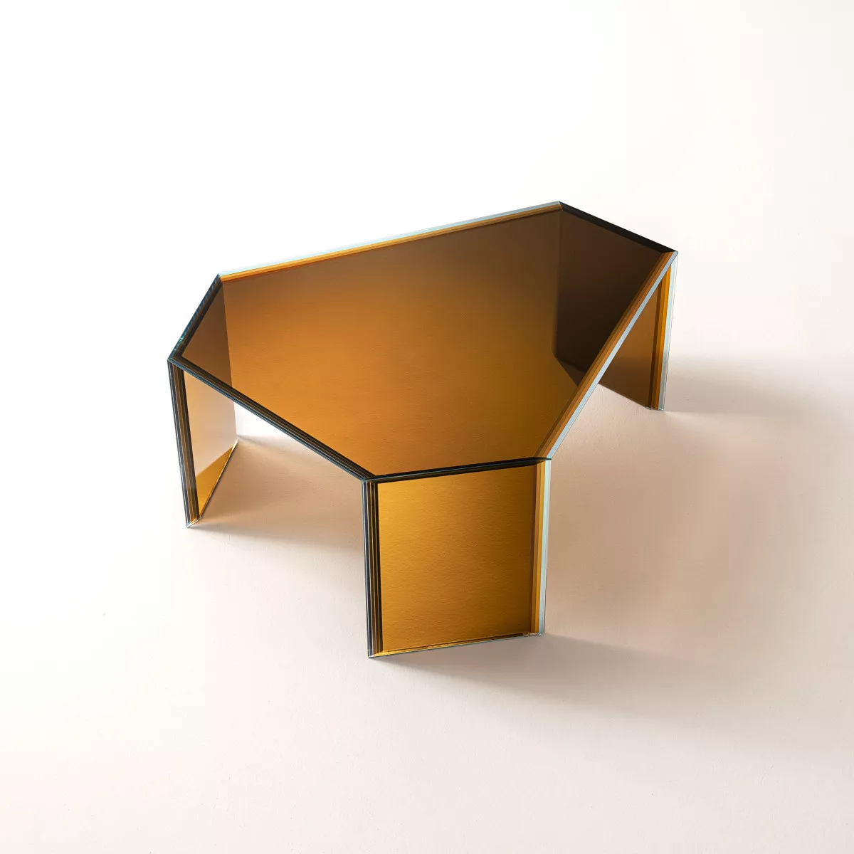 Glas Italia Bisel - Ocker - Produktansicht Glas Italia Bisel Couchtisch 100 × 91 cm, Höhe 40 cm, Ocker - BIS01-OCKER