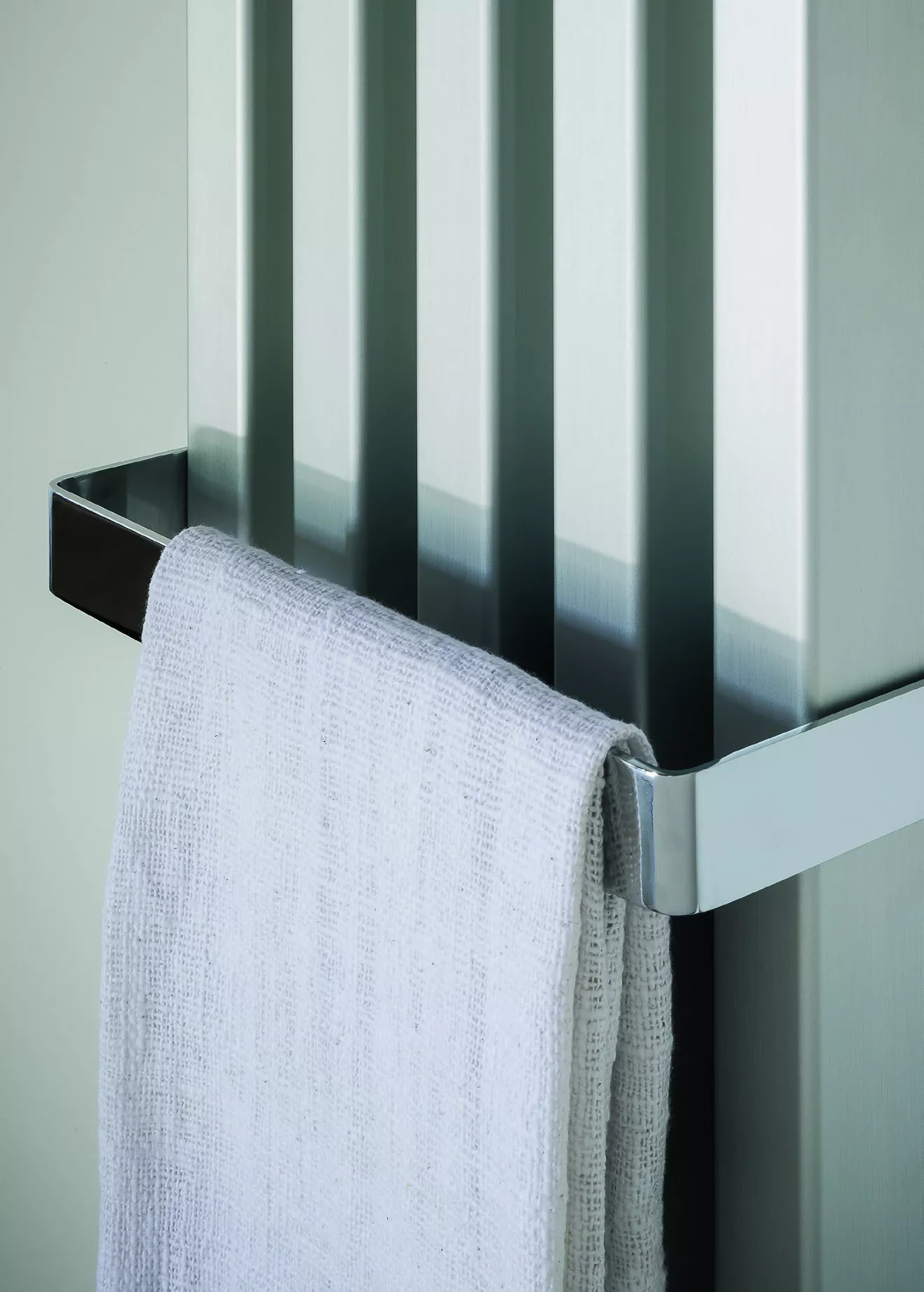 Tubes Radiatori SOHO BATHROOM elektrischer Design-Heizkörper mit verchromtem Handtuchhalter, weiß matt-SHVBELC#140005ST9010COP90100CRO