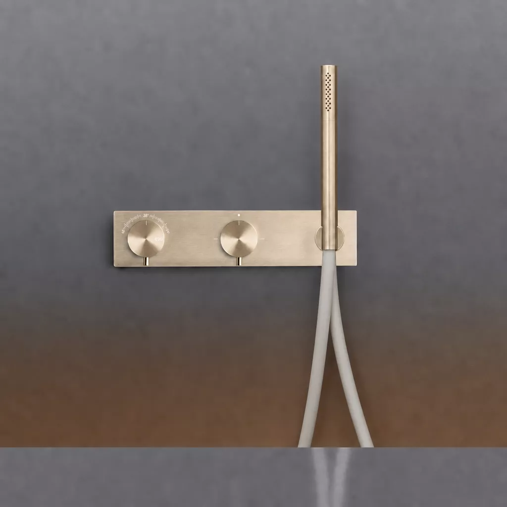cea MIL 161 Wand-Brause-Thermostat, mit 2/3-Wege-Umstellung und Stabhandbrause, Schlauchfarbe seidengrau nach RAL 7044, light gold satiniert - MIL161SGXS cea MIL 161 Wand-Brause-Thermostat, mit 2/3-Wege-Umstellung und Stabhandbrause, Schlauchfarbe seidengrau nach RAL 7044, light gold satiniert - MIL161SGXS