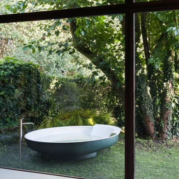 badewanne-ufo-agape-benedini-associati-bicolore-bianco-grigio-scuro-design